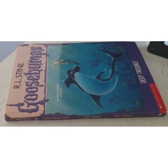 R.L. Stine's Goosebumps Book #19 Deep Trouble Preowned - Picture 3 of 8